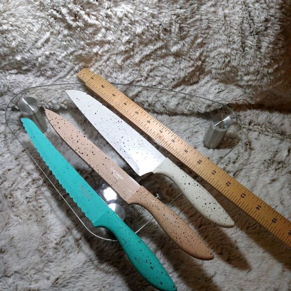 3 Tomodachi knives and a lemon squeezer - Picture 11 of 11